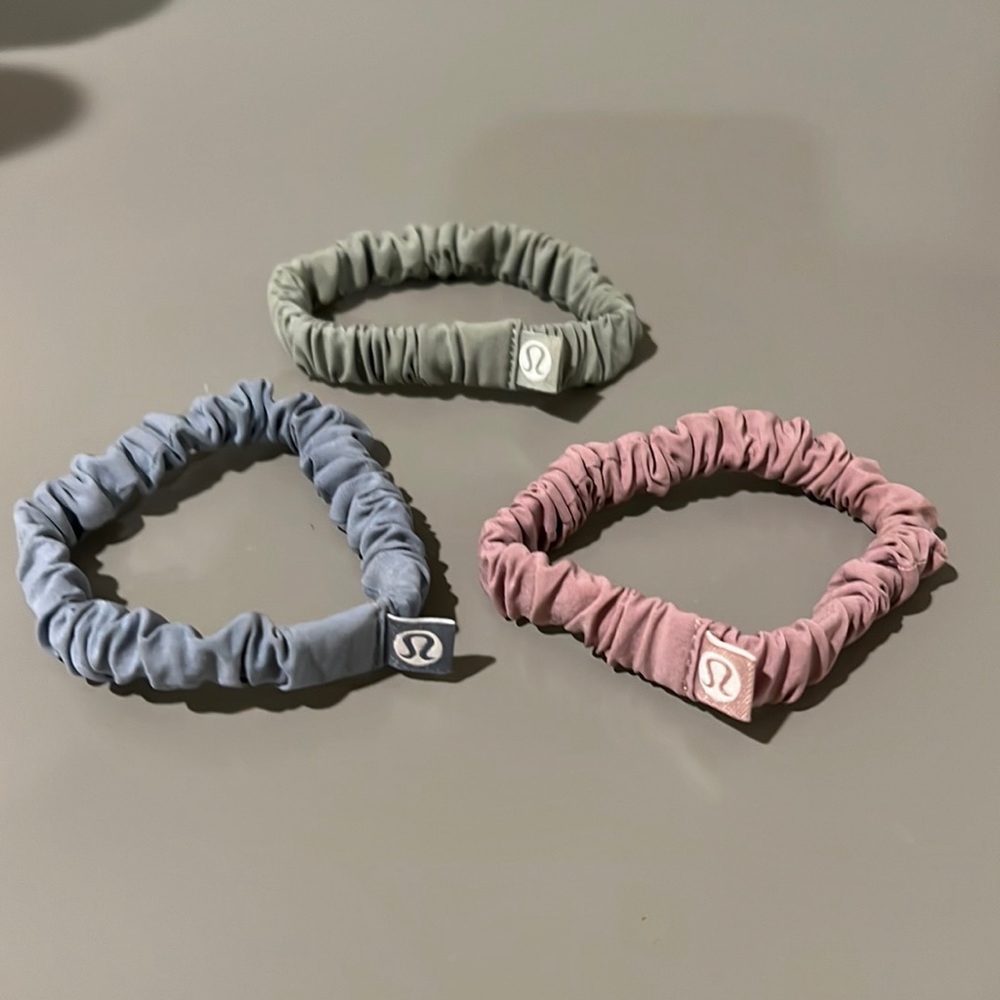 NWOT Lululemon Scrunchie 3 pack